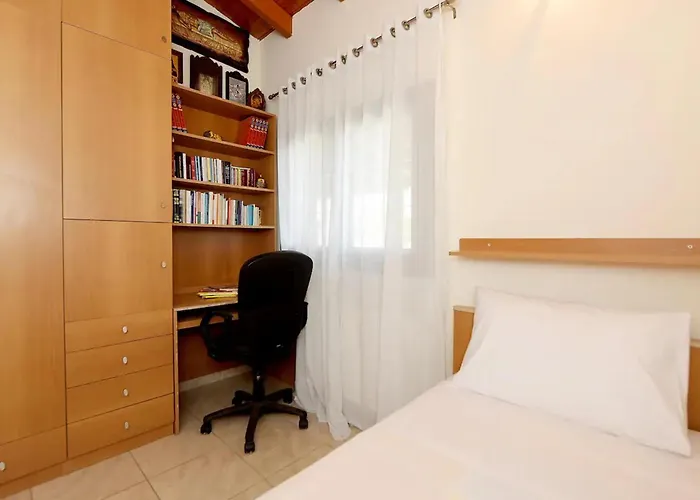 فيلة Kiparisia Fánai