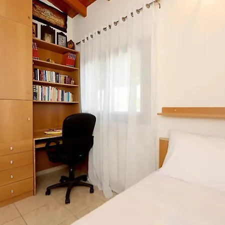 Villa Kiparisia Fánai